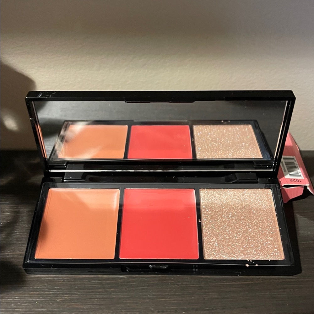 Laura Geller Made To Multitask eye, lip & cheek palette in Rosy and Bright.